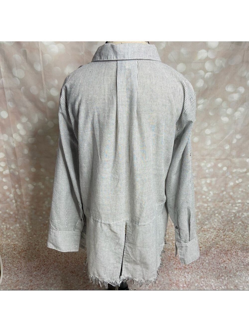 ð
ºUMGEE Embroidered Frayed Hem Top - Picture 3 of 8